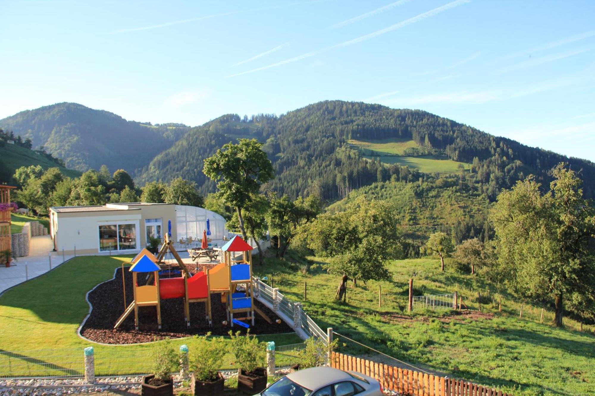 Hotel Panoramadorf Saualpe Eberstein Exterior foto