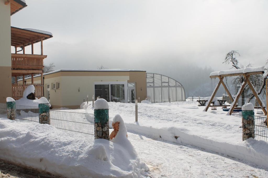 Hotel Panoramadorf Saualpe Eberstein Exterior foto