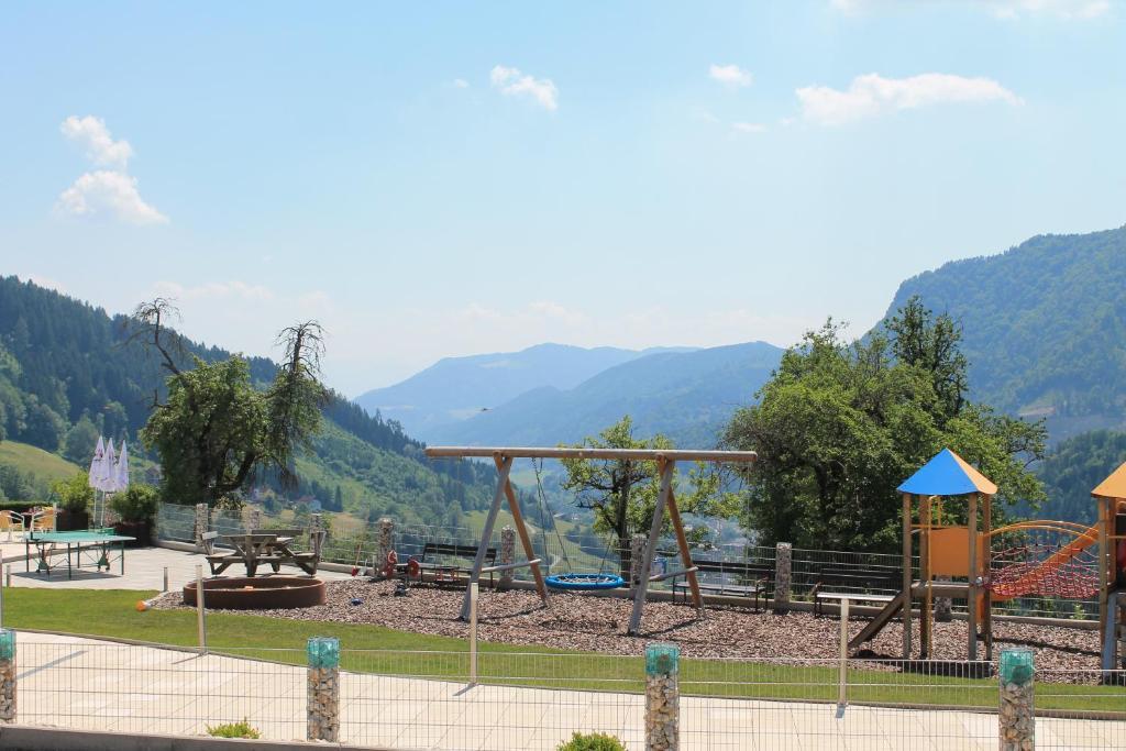 Hotel Panoramadorf Saualpe Eberstein Exterior foto