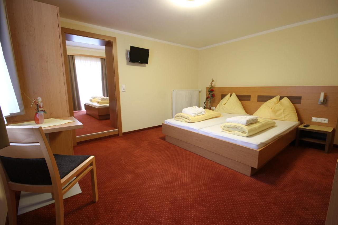 Hotel Panoramadorf Saualpe Eberstein Habitación foto